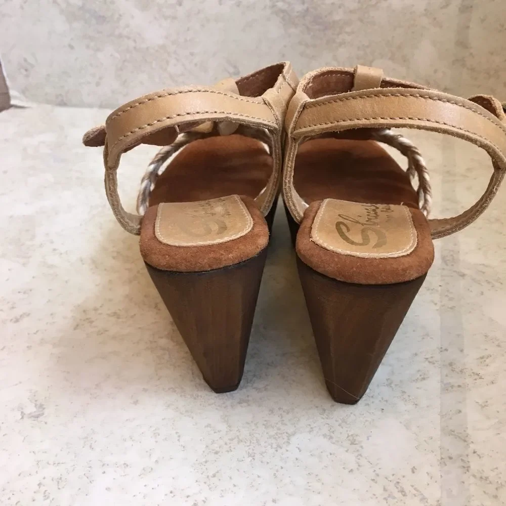 ‎NEW WITHOUT TAGS SBICCA VINTAGE COLL PLATFORM
